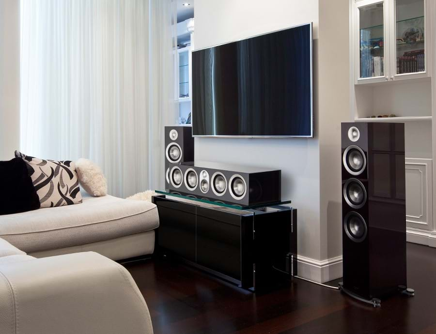 A TV, displaying an aquarium screen save, and a record player connected to multiple speakers through a sound system